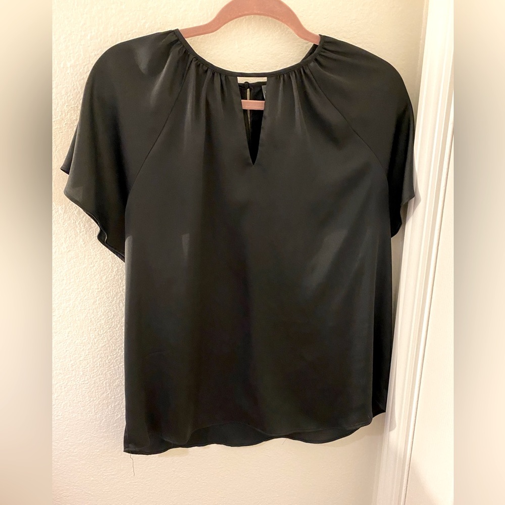 Worthington Keyhole Neck Short Sleeve Blouse